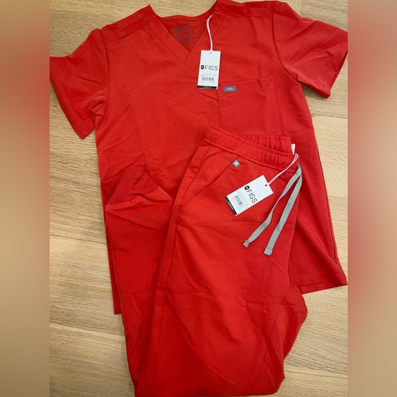 FIGS CLAY Scrub Set | Leon & Tansen Jogger - Picture 2 of 5